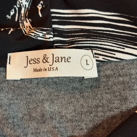 Elegant Black Graphic Women's Top - Picture 3 of 6